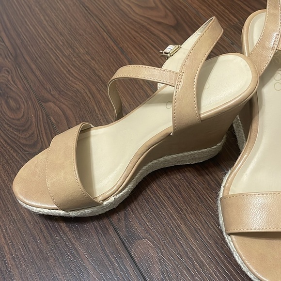 me Too Wedge Heels Tan Size 7.5 - Picture 3 of 8